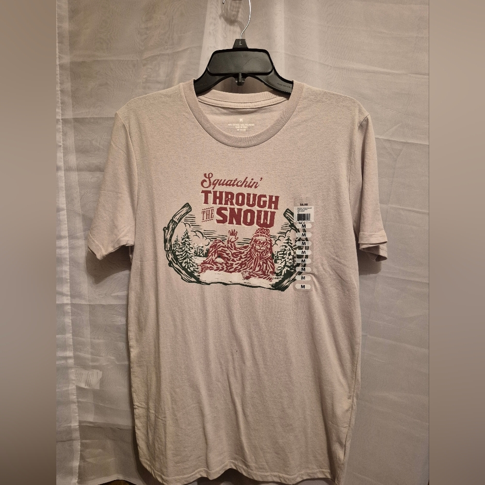 NWT Men's Size Medium Beige Shirt Sleeve T-Shirt With Graphic